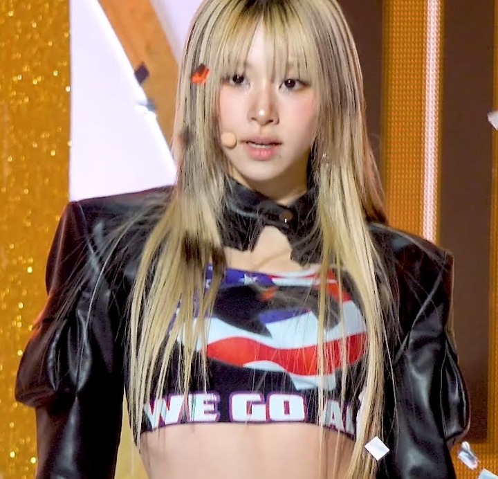Outfit Panggung Chaeyoung TWICE Tuai Kontroversi Dikaitkan Donald Trump
