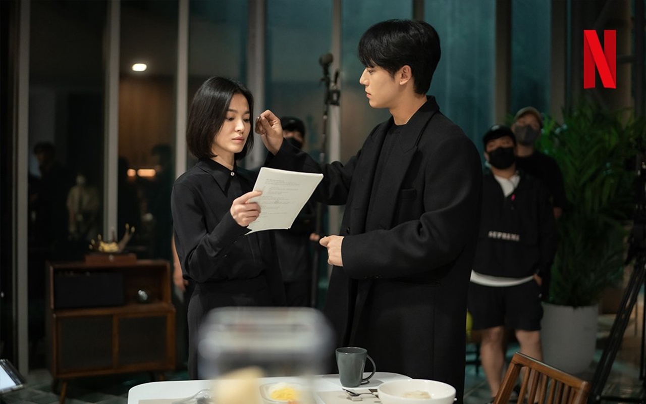 Lee Do Hyun Spill Dialog Terbaiknya Saat Lihat Song Hye Kyo Lepas Baju di 'The Glory'