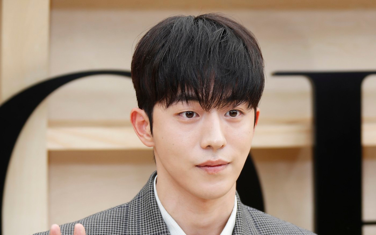 Nam Joo Hyuk Langsung Dikenali Meski Tampil Tertutup Rapat Saat Daftar Wamil