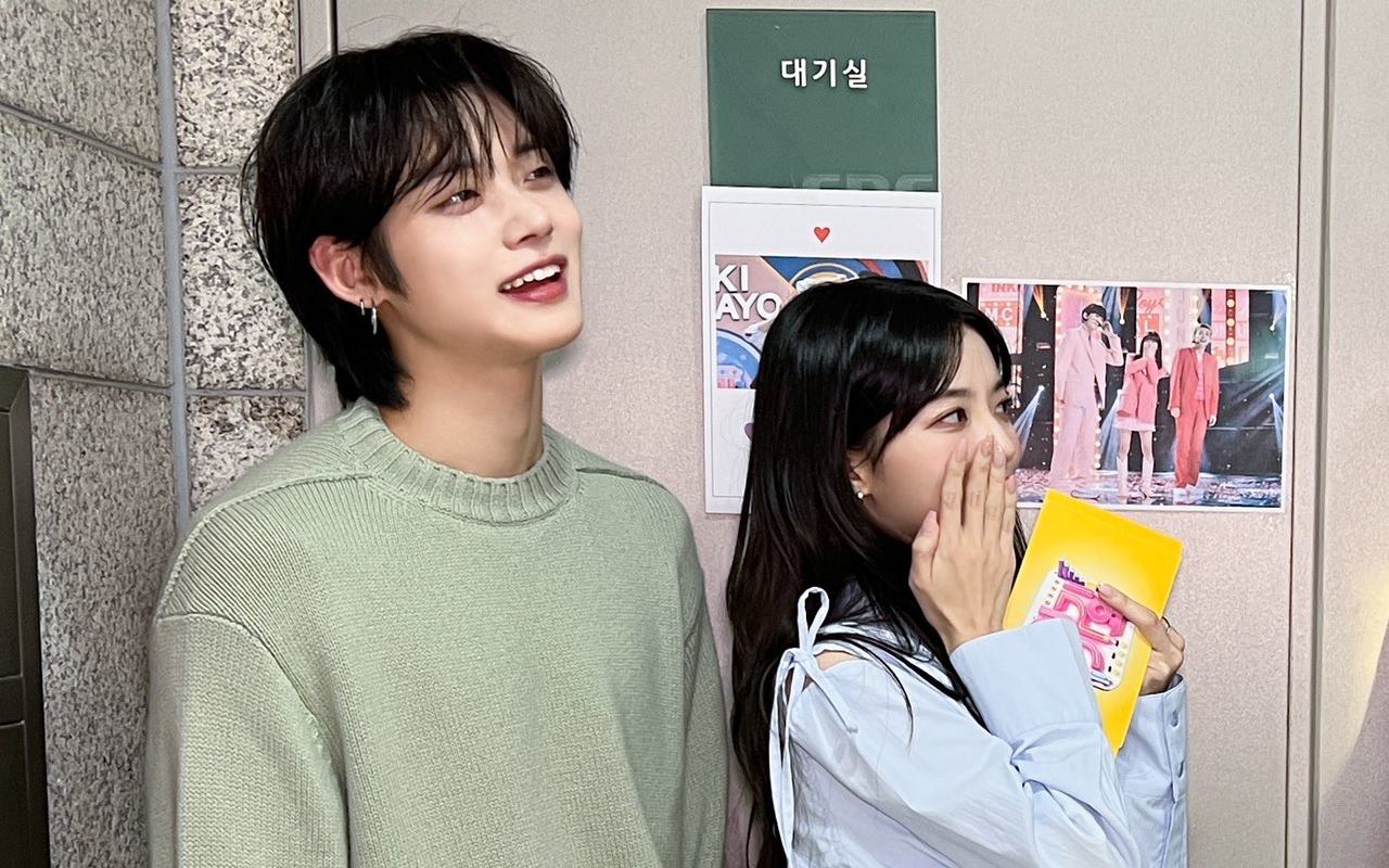 Yeonjun TXT Langsung Tepuk Bahu Roh Jeong Eui yang Tahan Tangis di 'Inkigayo'