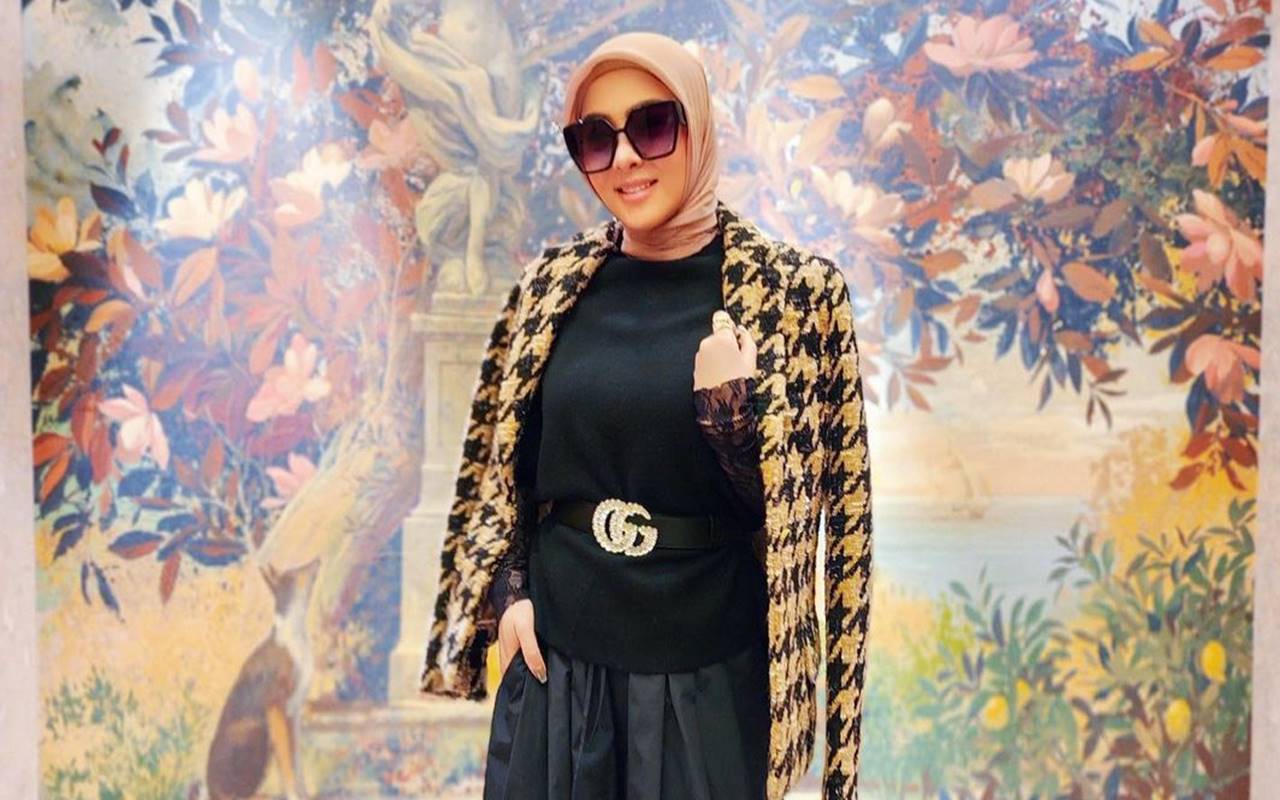 Doyan Tenteng Hermes, Syahrini Malah Diduga Pakai Dress Harga Seratus Ribuan