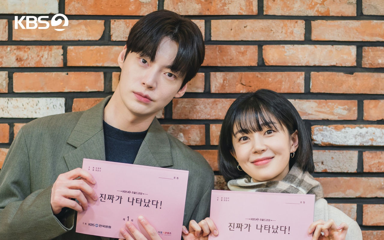 Ahn Jae Hyun Rangkul Baek Jin Hee di Konferensi Pers 'The Real Has Come!'