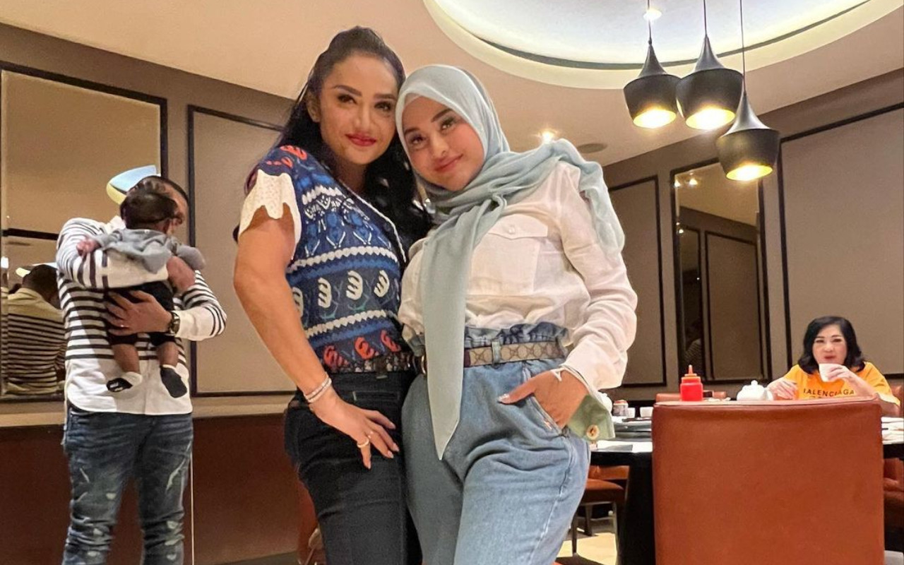 Masih Umrah, Aurel Hermansyah Tak Lupa Beri Ucapan Ultah Manis Untuk Krisdayanti