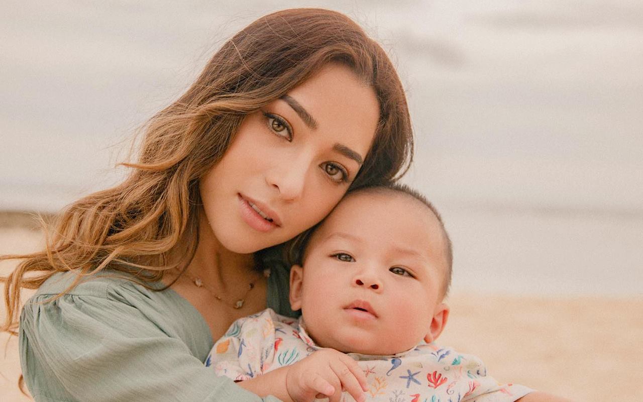 Issa Anak Nikita Willy Asyik Mainan Busy Board, Penampakan Uniknya Sempat Bikin Salah Paham 