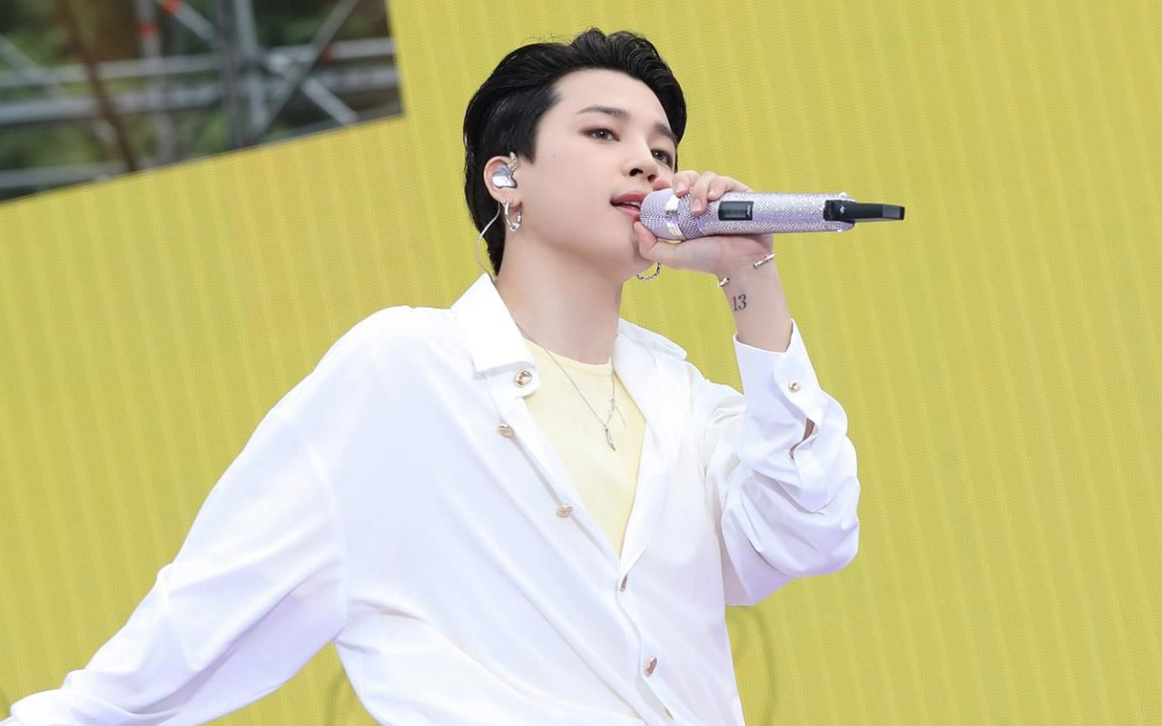 Ditunggu-tunggu, Jimin BTS Perdana Tunjukkan Versi Utuh Tato Bulan di Punggungnya