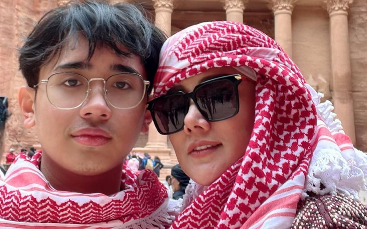Jarang Disorot, Putra Mulan Jameela Tampan Saat Kompak Kenakan Sorban