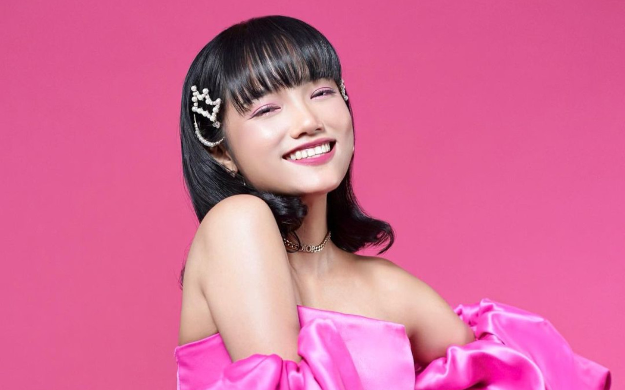 Tajir Melintir, Fuji An Terciduk Pakai Piring Gratisan Hadiah Sabun
