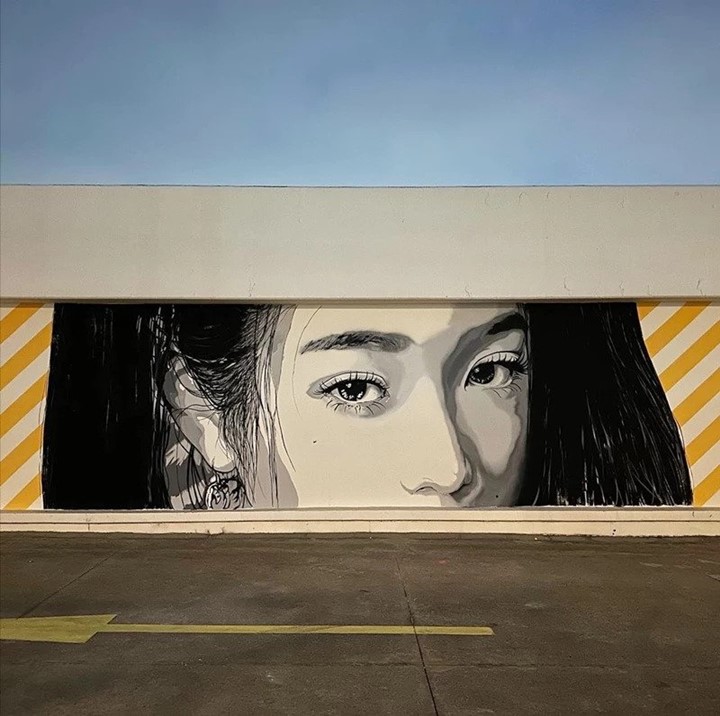 Mural Wonyoung IVE di MV \'Kitsch\' Dikira CG, Aslinya Dibuat Penuh Perjuangan