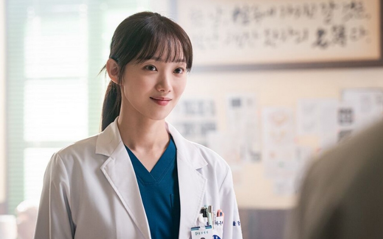 Lee Sung Kyung Siap Tampilkan Karakter Yang Makin Dewasa di 'Dr. Romantic 3'