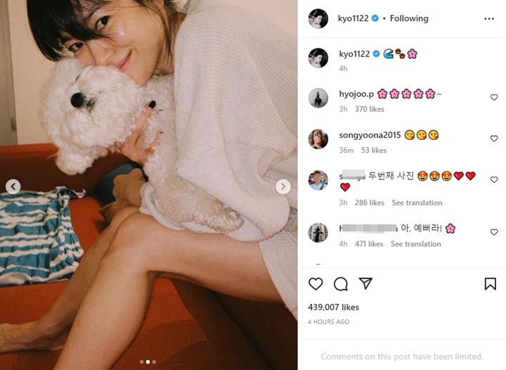 Senyum Song Hye Kyo Pamer Kaki Jenjang Disorot Media Korea