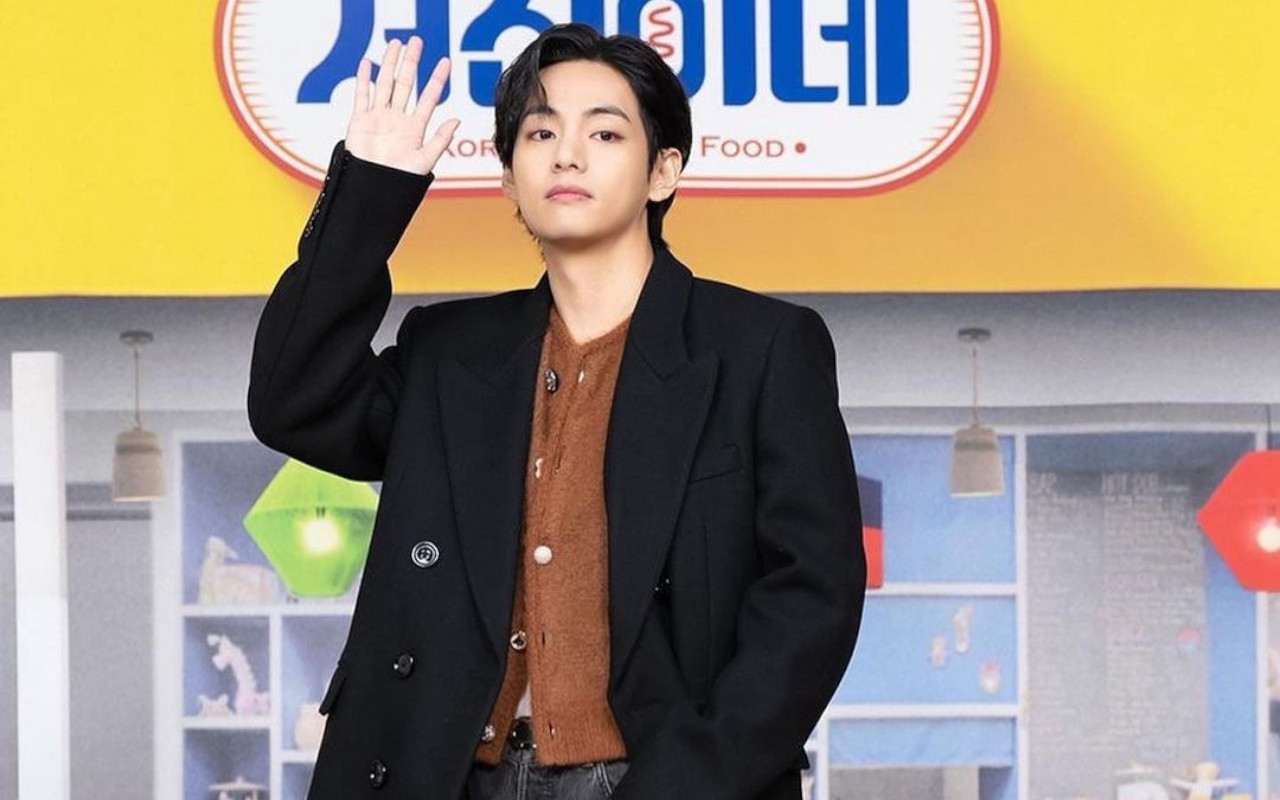 V BTS Merasa Tak Jago Pose di Depan Kamera, Gestur Andalan Jadi Solusi Jitu