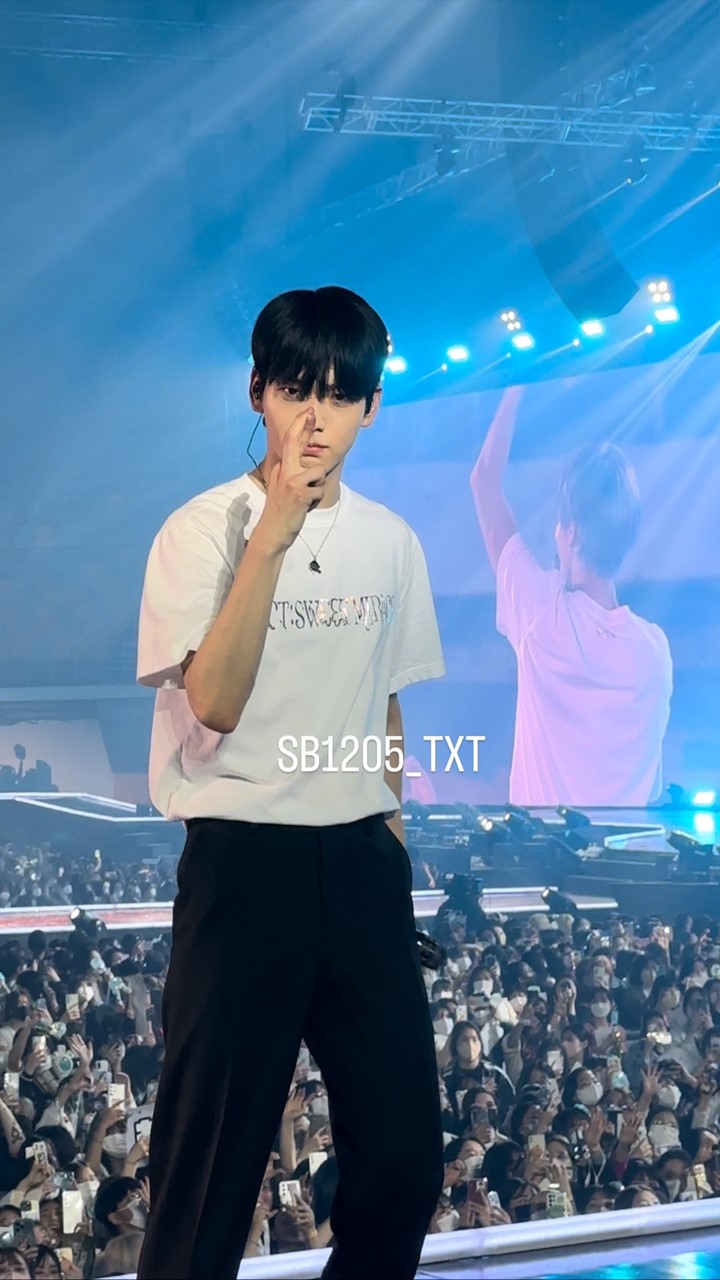 Soobin TXT Putar Balik Demi Respon Banner Soal Anime \'Jujutsu Kaisen\' di Konser