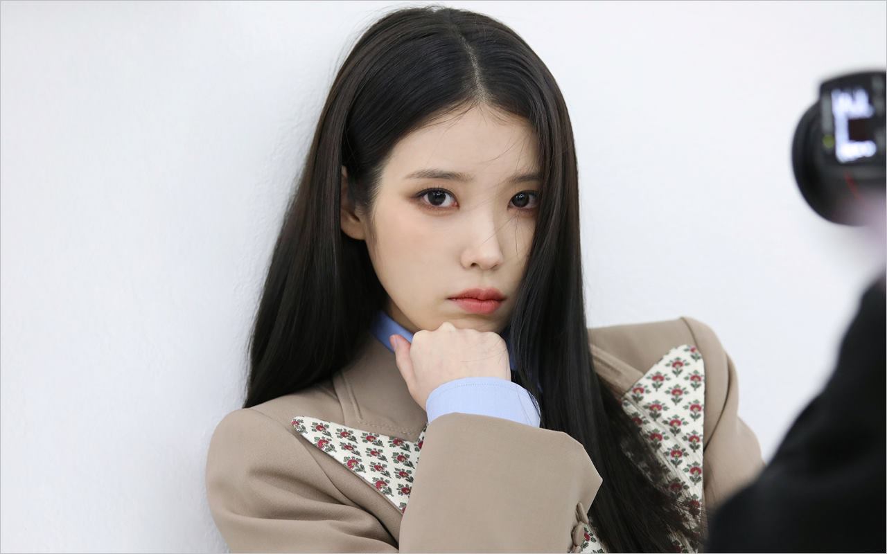 IU Pamer SIM Baru Tapi Hampir Nabrak Saat Nyetir, Fakta Aslinya Sangat Nggak Terduga