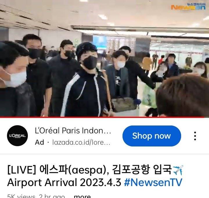 Winwin NCT/WayV tertangkap kamera reporter yang menunggu aespa pulang