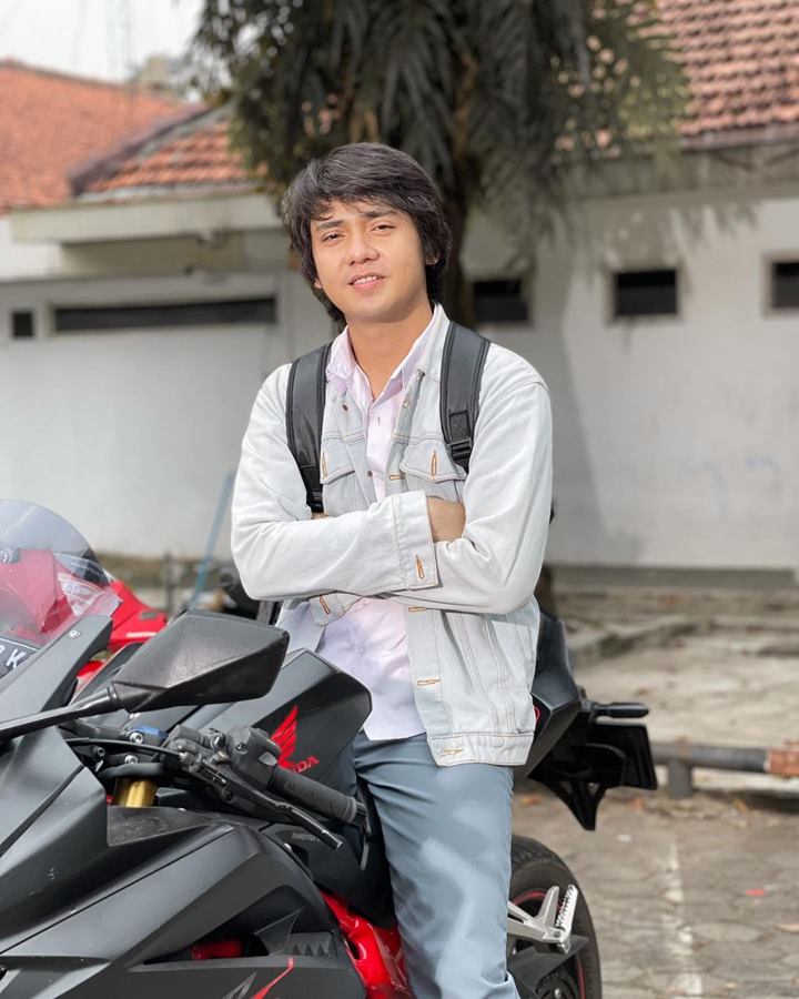 Syuting Naik Motor