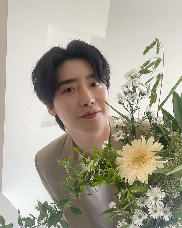 Lee Jong Suk