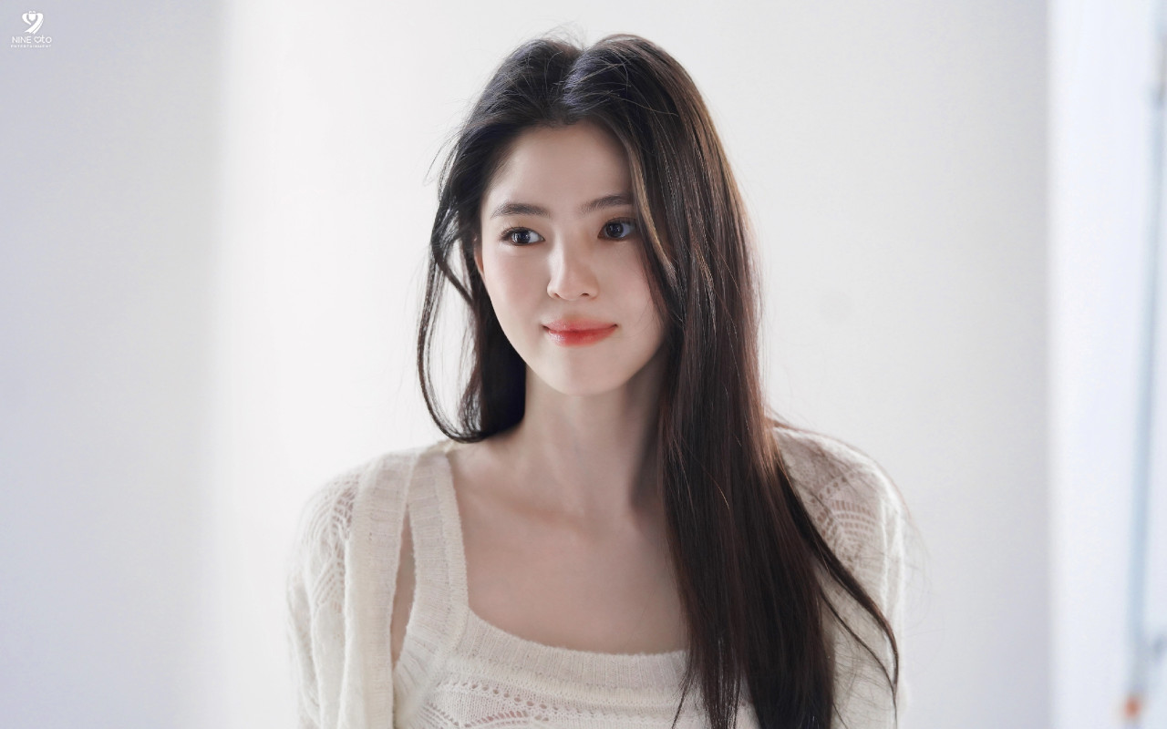 Foto-foto BTS Han So Hee untuk Iklan Soju Beredar, Cantiknya Sampai Bikin Netizen Heran