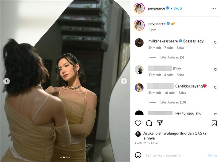 Pevita Pearce Tampil Ala Boss Lady, Punggung Mulus Bikin Salfok