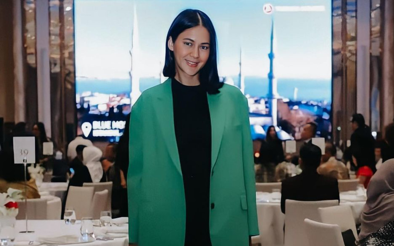 Paula Verhoeven Cantik No Make-Up Saat Naik MRT Jakarta, Kondisi Kereta Bikin Salfok