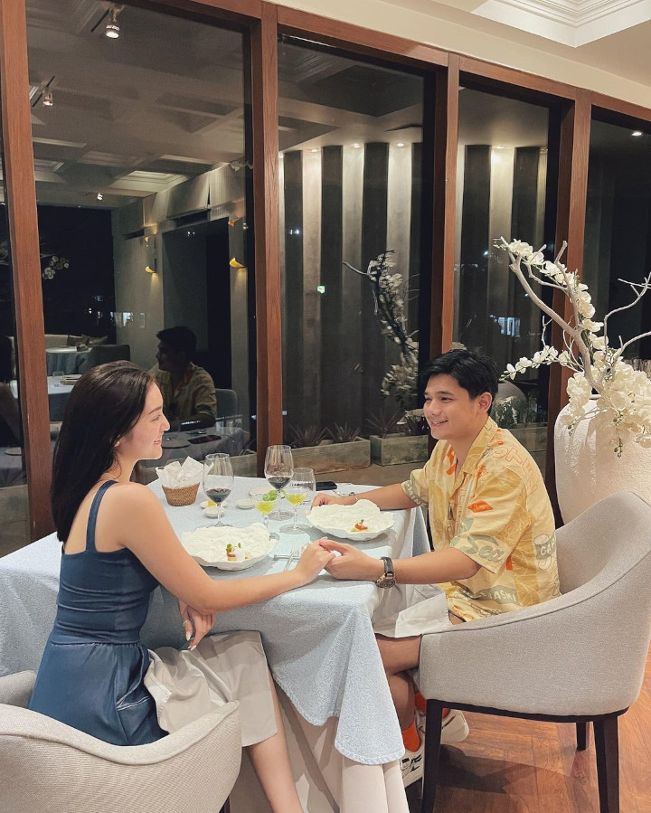 Nikmati Makan Malam Romantis