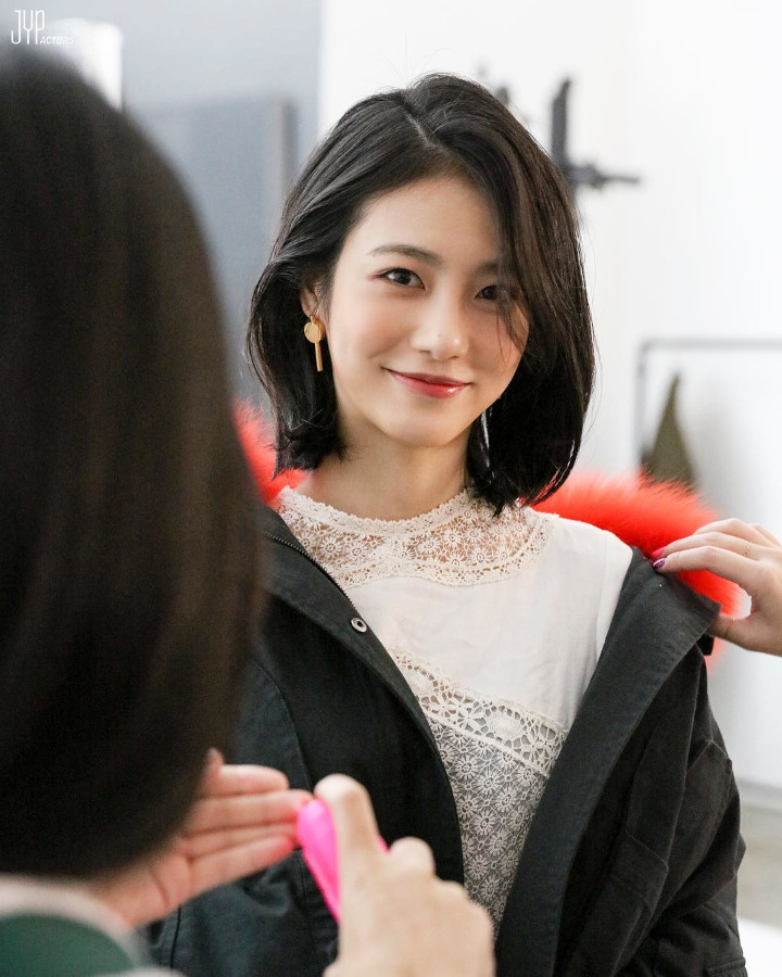 Makin Fresh dengan Rambut Pendek