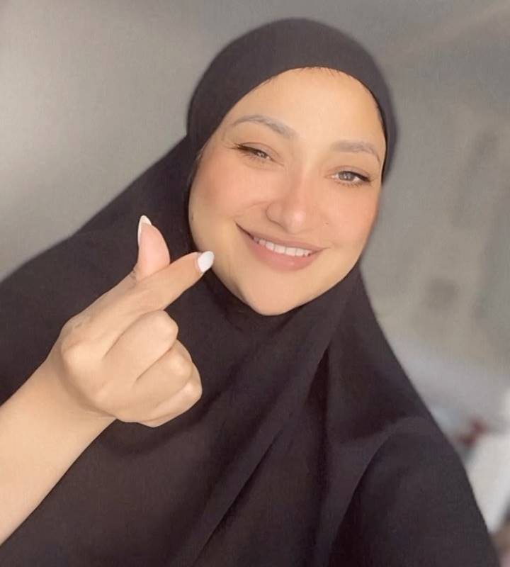 Pakai Mukena Hitam