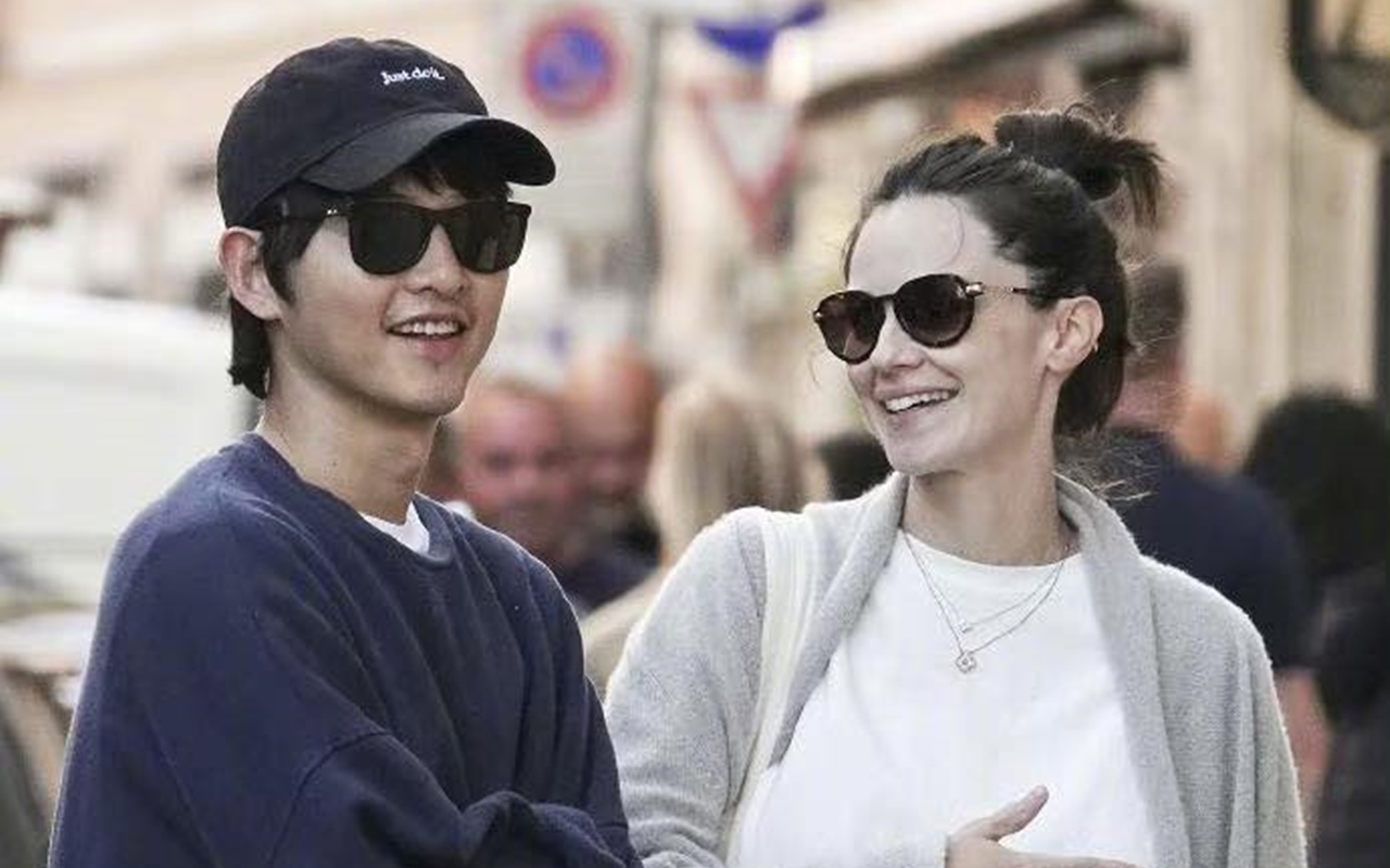 Beredar Foto Kencan Song Joong Ki dan Katy di Roma, Perut Buncit Sang Istri Kelihatan Jelas