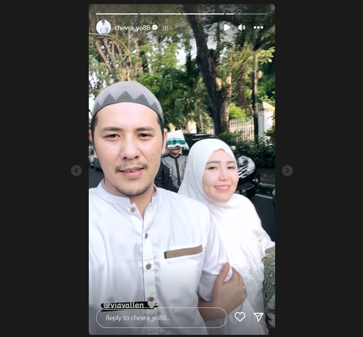Via Vallen Bahagia Perdana Lebaran Bareng Suami Usai Dihujat Karena Jual Bangkai Mobil Via Vallen Bahagia Perdana Lebaran Bareng Suami Usai Dihujat Karena Jual Bangkai Mobil
