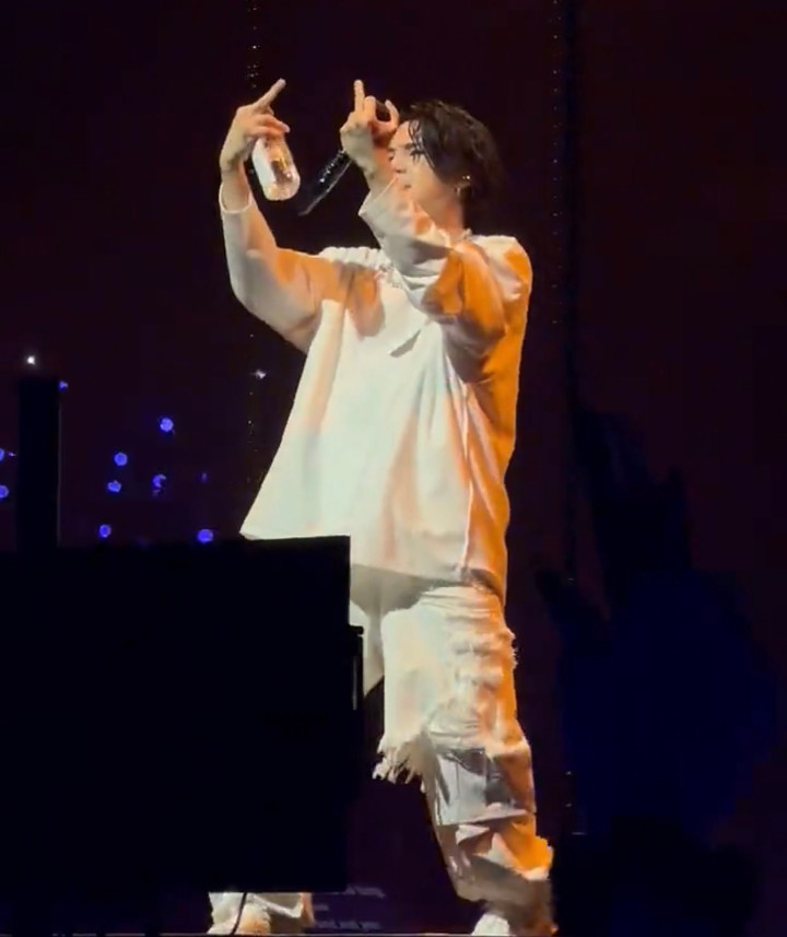 Gebrakan Suga BTS di Konser Solo, Mulai VCR Hot Hingga Acungkan Jari Tengah