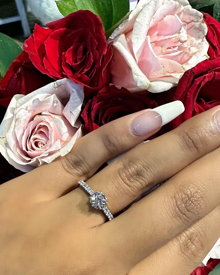 Bahagia Pamer Cincin