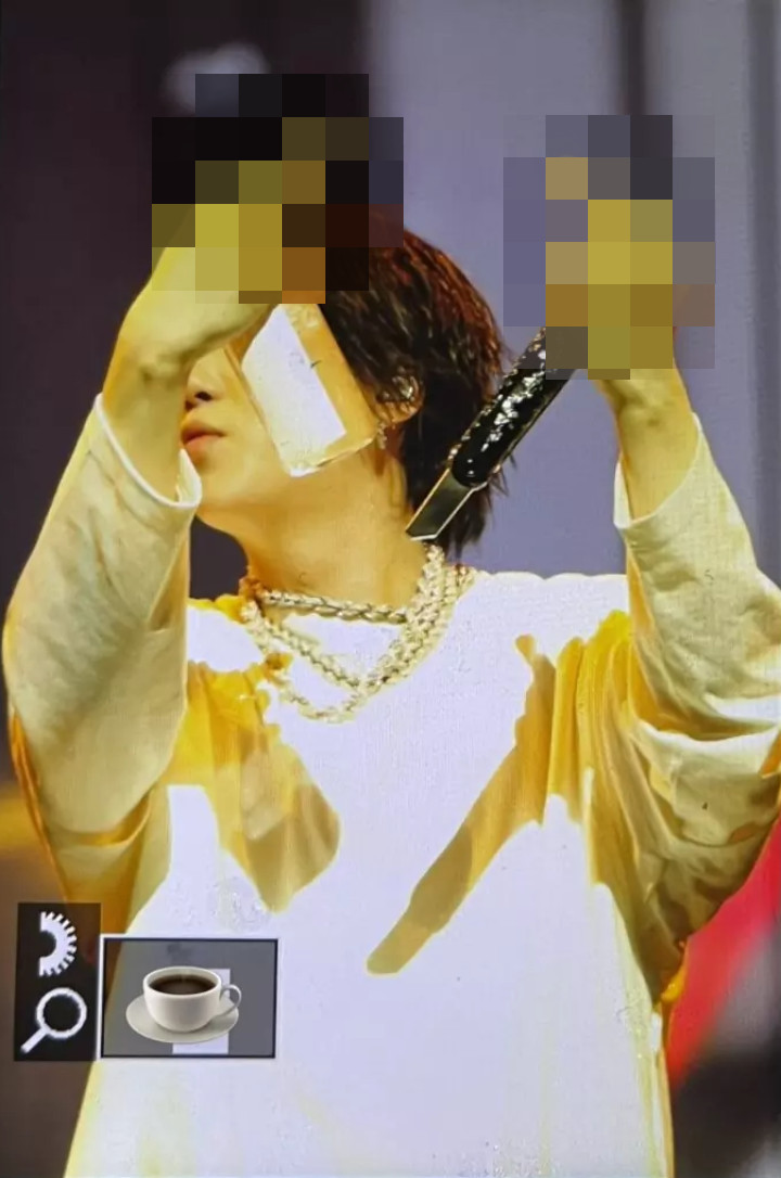 Foto Suga BTS Acungkan Kedua Jari Tengah di Konser Solo Banjir Komentar Netizen