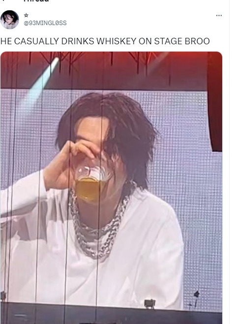 Tampilkan Sisi Lain di Konser, Suga Perform Sambil Teguk Wiskey dan Sediakan Minuman Gratis