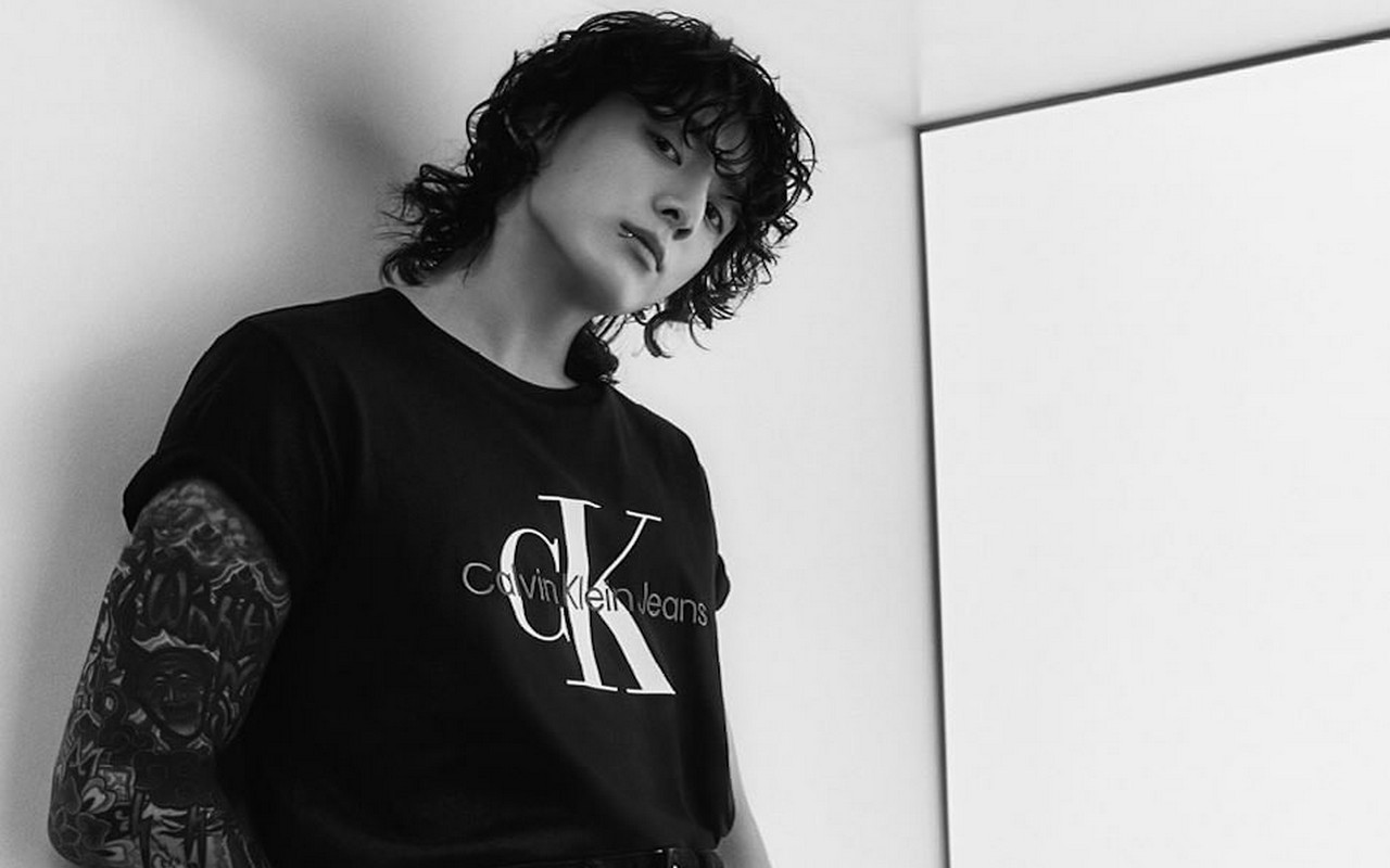 Pose Memikat Jungkook Di Papan Iklan Calvin Klein di Berbagai Sudut Makau Disorot Dunia