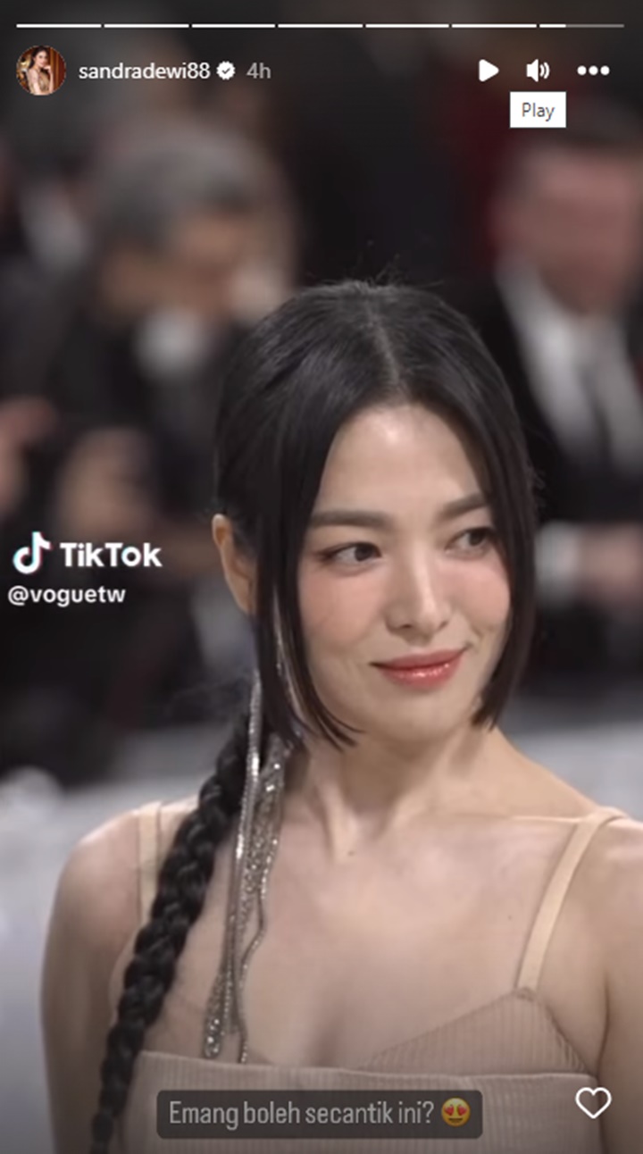 Pesona Song Hye Kyo di Met Gala 2023 Bikin Sandra Dewi Klepek-klepek