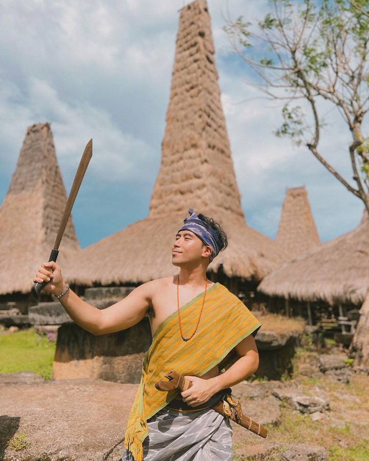 Kenakan Pakaian Sumba
