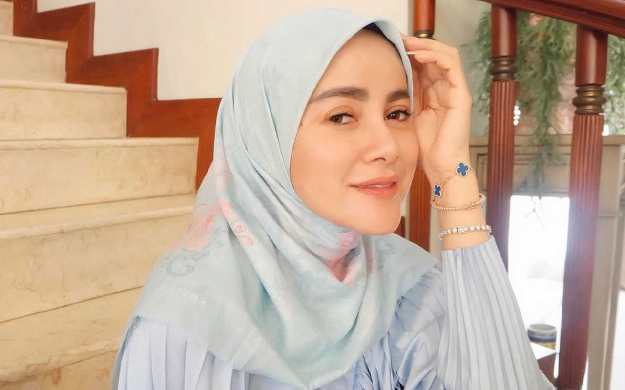 Olla Ramlan Tampil Beda Dengan Gaya Hijab Baru, Auto Dipuji Tambah Cantik