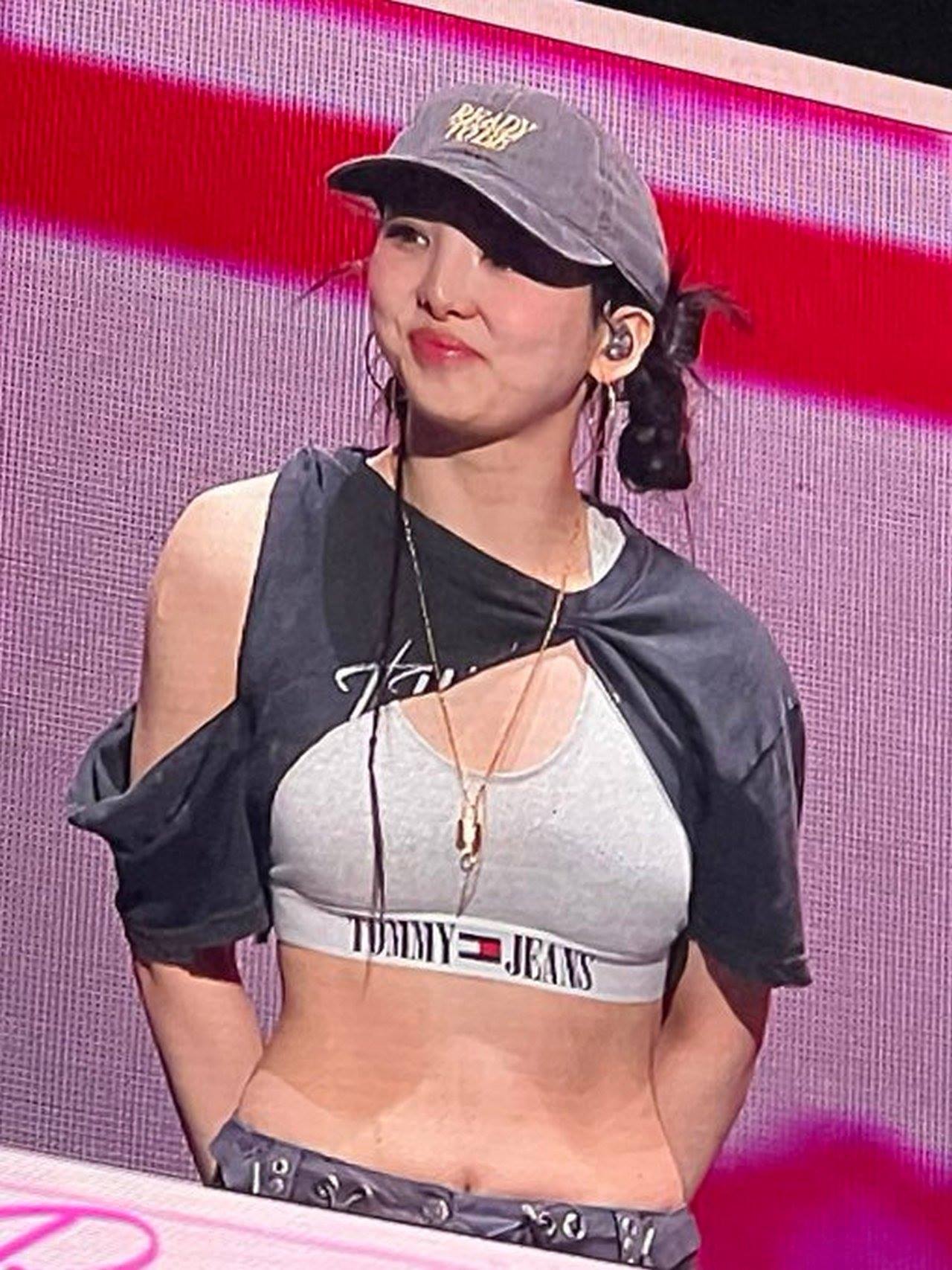 Nayeon Pamer Perut Rata dan Berotot Bikin Penasaran Soal Workout Yang Dijalani