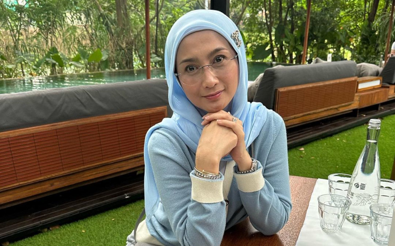 Foto Candid Saat Merem Bak Jadi Meme, Reaksi Desy Ratnasari Kocak