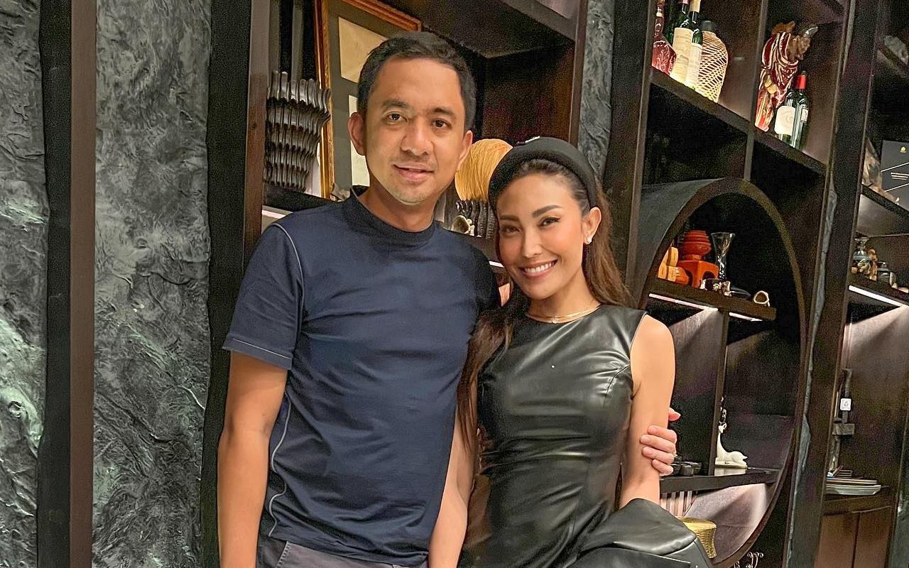 Makin Mesra, Ayu Dewi dan Regi Datau Nostalgia Nikahan Sambil Nonton Kahitna