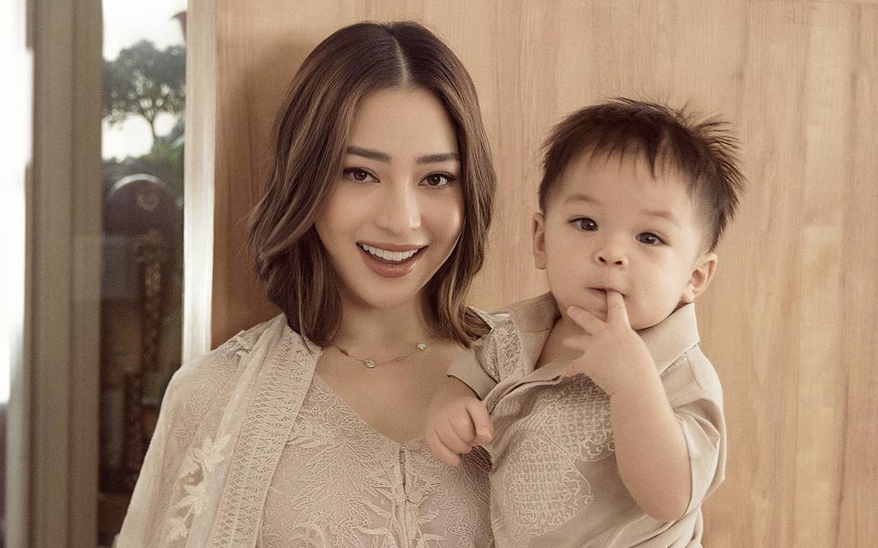 Issa Anak Nikita Willy Tunjukkan Sikap Pemberani Saat Dikelilingi Banyak Anjing