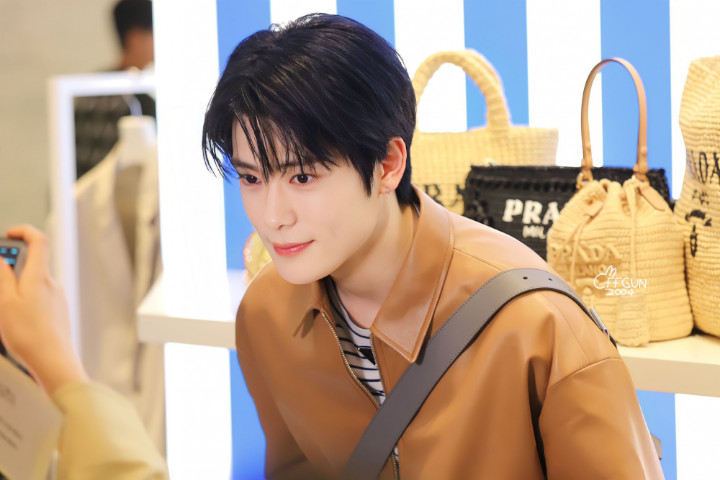 Jaehyun NCT 127 Ganteng Parah di Event Prada Usai Ganti Warna Rambut