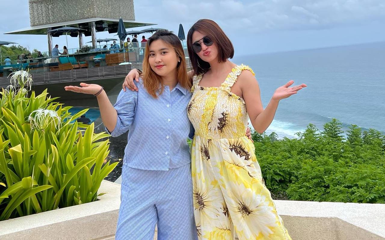 Dewi Persik Punya Cucu Usai Lebby Wilayati Sang Keponakan Melahirkan Bayi Perempuan