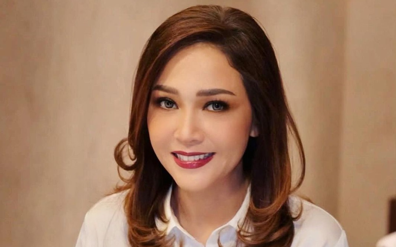 Gaya Busana Maia Estianty di Ultah Rekan Artis Disebut Bak ABG Sontak Bikin  Salfok