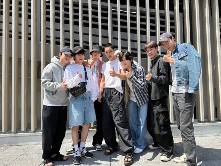 Dua Member EXO Curi Perhatian Saat Antar Kai Berangkat Wamil