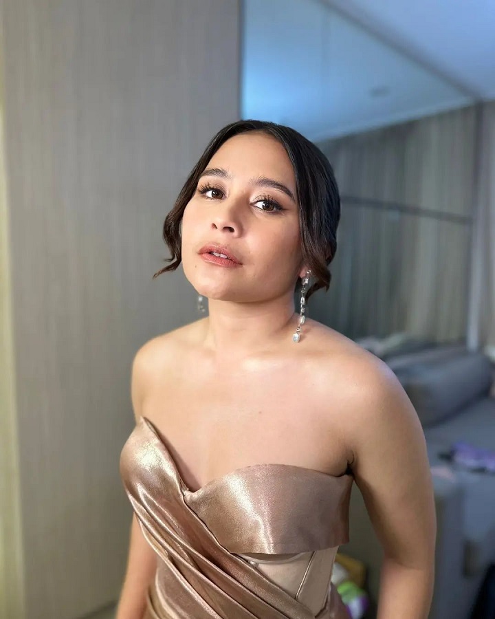 Prilly Latuconsina 