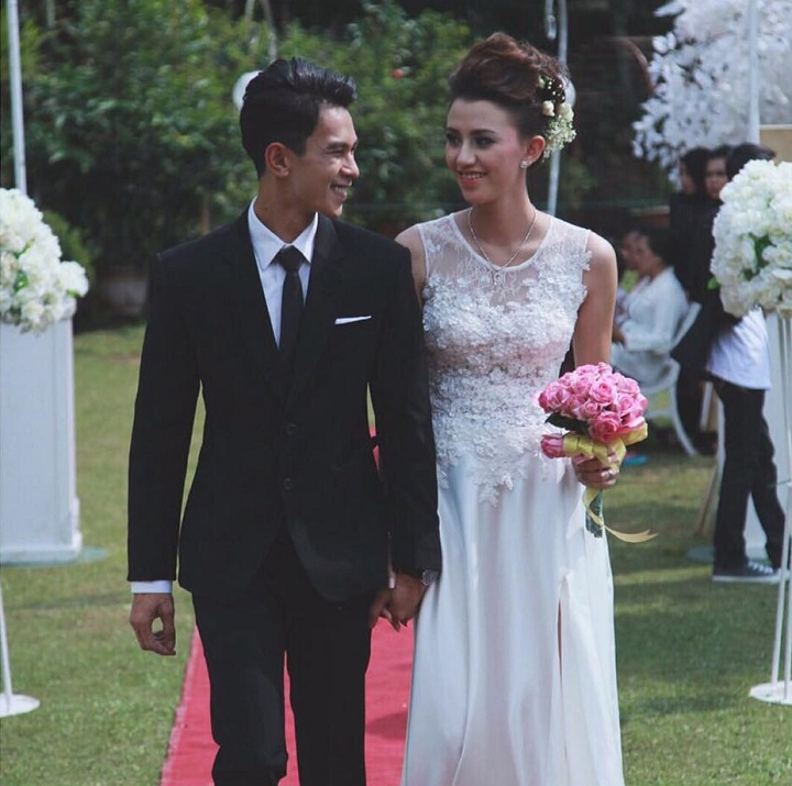 Menikah dengan Fandy Christian