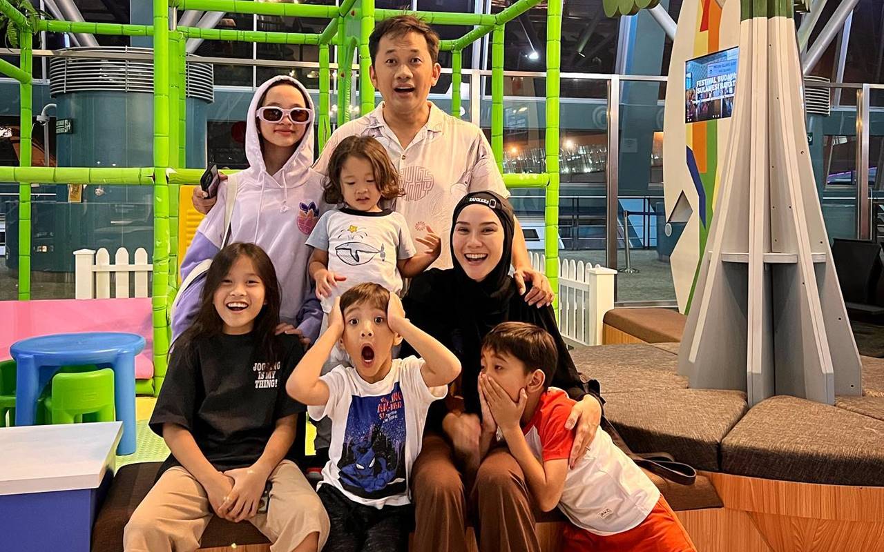 Zaskia Adya Mecca Mendadak Pamer Foto Bareng Hanung Bramantyo dan Anak, Rahasia Harmonis Terkuak