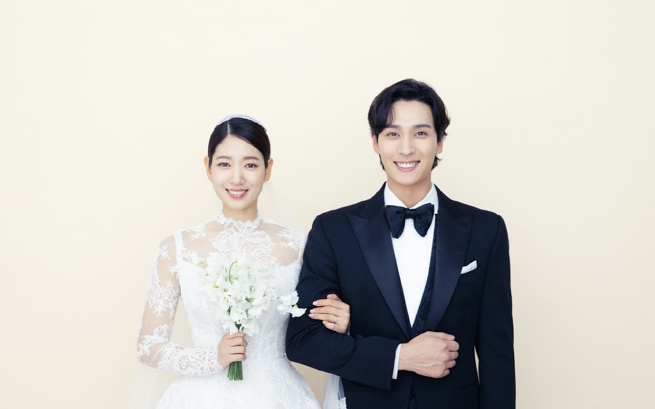 1 Frame, Interaksi Park Shin Hye & Choi Tae Joon Saat Kondangan Disorot