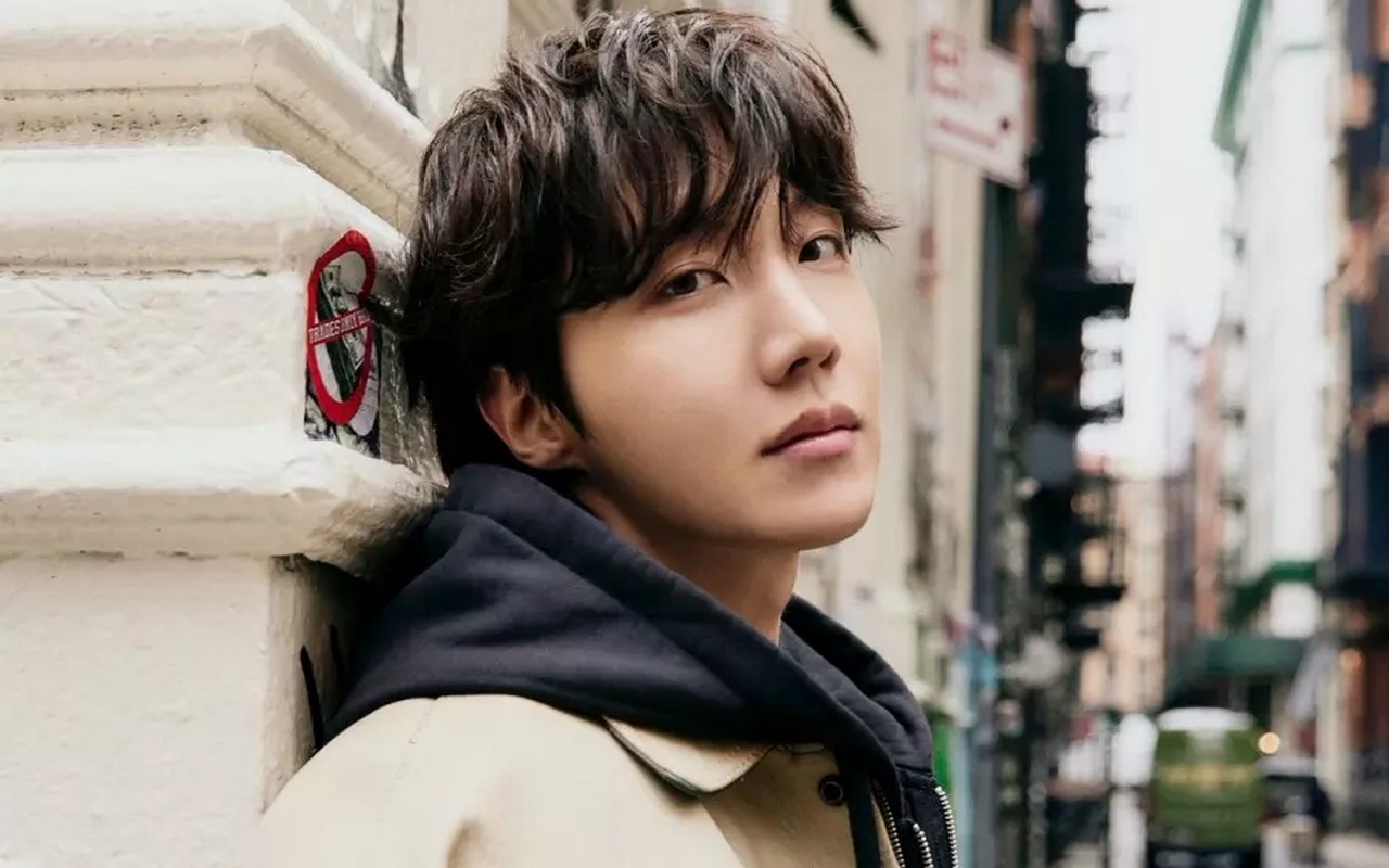 BIGHIT MUSIC Pinta Fans Untuk Stop Kirim Surat ke J-Hope Hingga Kunjungi Tempat Kelulusan Wamil