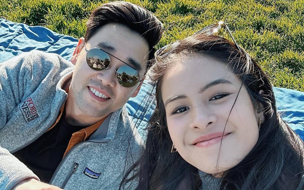 Kado Manis Ortu Untuk Anniversary Pertama Maudy Ayunda & Jesse Choi